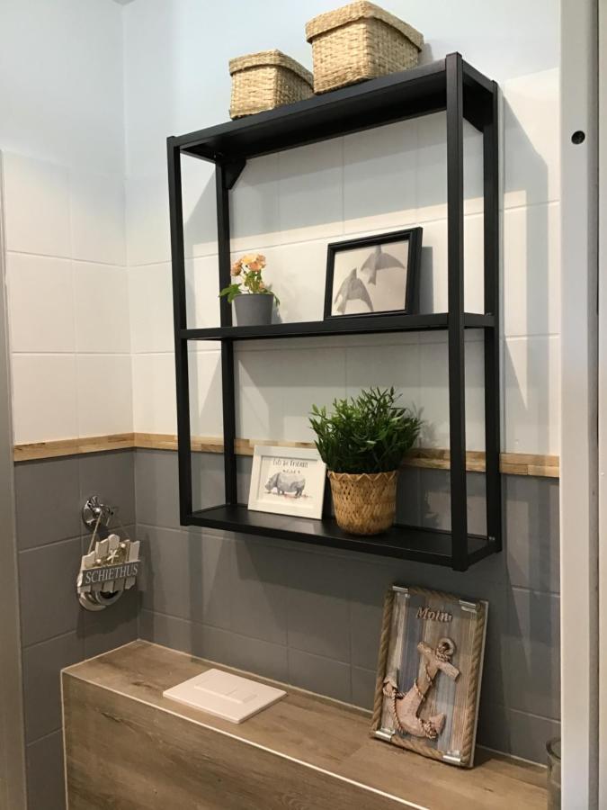 Liebevoll Eingerichtete Ferienwohnung Luettje Koje Dornum Esterno foto